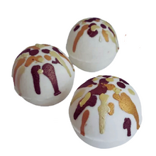 Load image into Gallery viewer, milk and honey bath bombs 
